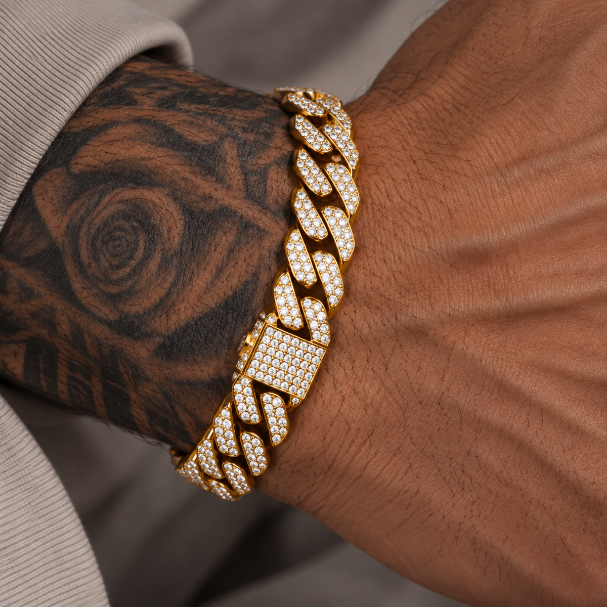 Prong iced Cuban Bracelet Gold 14mm